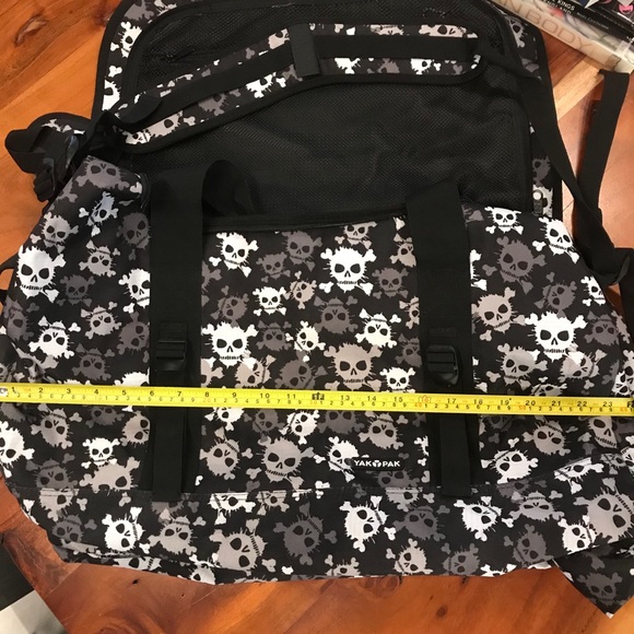 YakPak Skull Duffle Bag - Picture 4 of 9